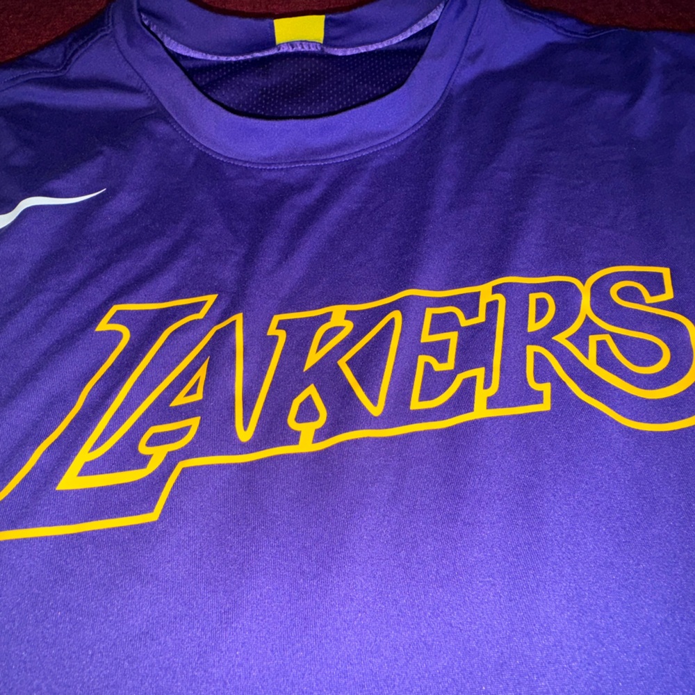 👉🏼NWOT👈🏼 Men's Los Angeles Lakers Nike NBA Purple Long Sleeve Performance Shirt - Picture 4 of 6